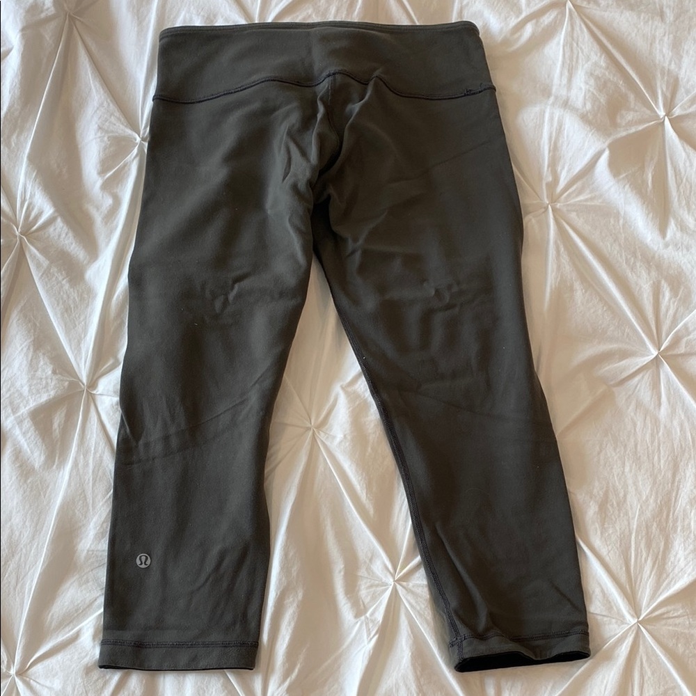 Vintage Lululemon Reversible! Grey and Black Cropped  Leggings - size 8